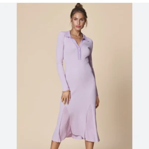 Adoore collar knitted dress lila  - Otroligt fin klänning från Adoore som är sparsamt använd. Klänningen är i bra skick och utan anmärkning.   Storlek 36 & köptes för 1495kr.  Skulle också vara intresserad av att byta till annan klänning från Adoore om någon annan vill byta. 