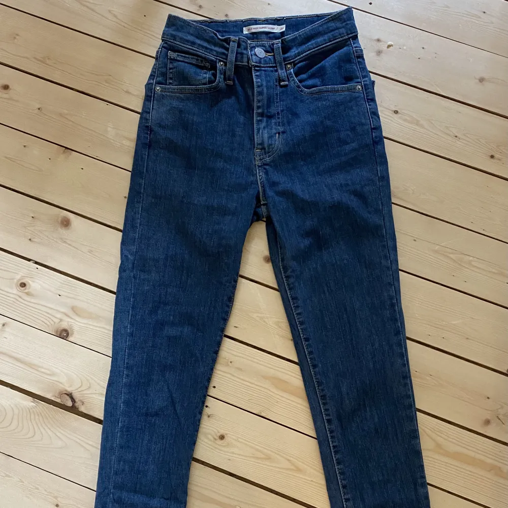 Nyskick  Jeans från Levis i modellen Mile high super skinny   Stl 24. Jeans & Byxor.