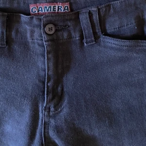 Vintage byxor - Hej!   Ett par vintage byxor från märket Camera. Så unika och supermjuka i materialet!💯  Rensar garderoben och säljer ut en massa kläder! Samfraktar gärna, priset är diskuterbart vid snabb affär!❤️