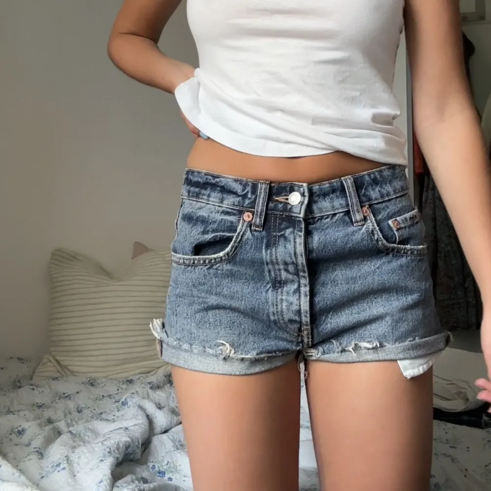 Midrise short från zara, knapp använda. Shorts.