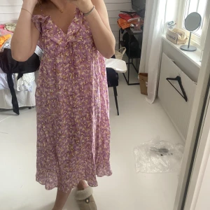 Klänning - Super fin, skriv för mer info och bilder