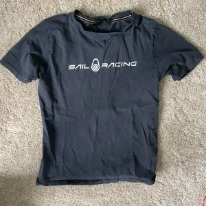 Säljer denna snygga Sail racing T-shirt