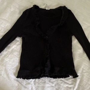 Tröja/kofta - Tröja/kofta från Nelly, storlek m.  Använt fåtal gånger 
