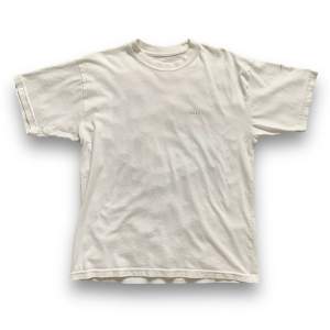 Snygg Obey t-shirt som har använts ett par gånger. Säljer den för jag har haft på mig den flera gånger och den börjar blir uttjatad.