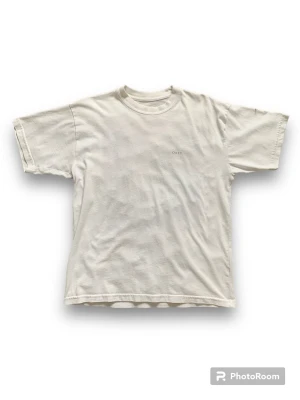 Obey T-shirt  - Snygg Obey t-shirt som har använts ett par gånger. Säljer den för jag har haft på mig den flera gånger och den börjar blir uttjatad.