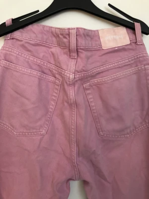 Weekend jeans - Hög midja.Obetydligt använda.