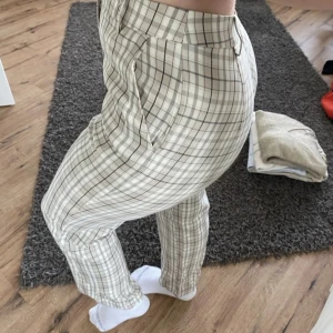 Byxor - Byxor från Shein. Strl S. Funkar till många olika tillfällen. Billigast me köp nu 😇