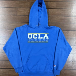 Champion UCLA Hoodie  - Snygg vintage Champion Hoodie i storlek M! Bara att skriva om du undrar över något🙏
