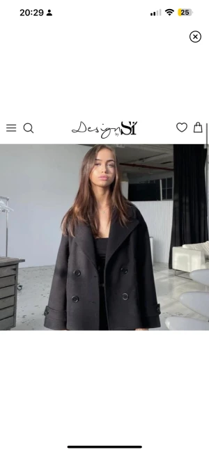 Kappa - säljer denna jätte populära kappan från Design by si, storlek xs/s 💕färg:svart  samt pris kan diskuteras 