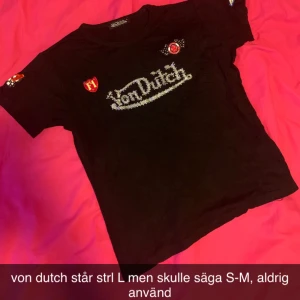 von dutch t-shirt  - aldrig använd von dutch t-shirt. storlek står på bilden, bud är välkomna! 