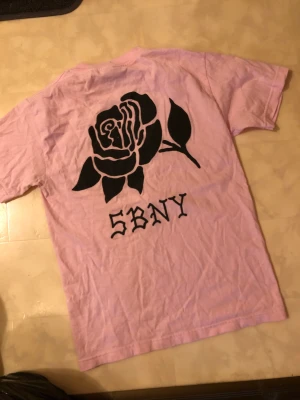 Tshirt - Köpt på junkyard