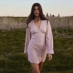 Sommar klänning  - Söt sommarklänning. Aldrig använd