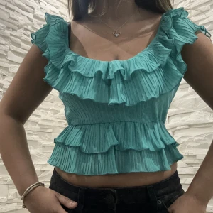 Zara topp - Turkos zara topp köpt förra sommarn (2022) aldrig använd💕 köp direkt 250💕