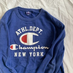 Champion Sweatshirt  - Champion Sweatshirt - Blå - Storlek S - 🌀