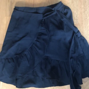 Omlottkjol - Ej använd, passar både xs och s. 