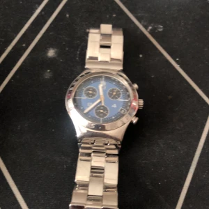 Swatch klocka. - En fin klocka till bra pris. Bra skick och är fin.