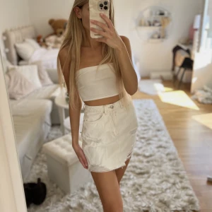 Jeanskjol - I fint skick🦋 Säljer samma i jeansblå 📌 storlek 36, materialet är i stretch