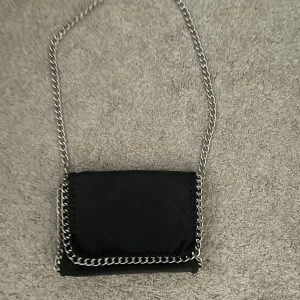 Tiamo väska  - Säljer min fina tiamo väska i storlek M❤️ Väskan är i mycket bra skick! Skriv vid fler frågor❤️