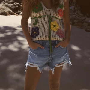 Zara shorts  - Säljer de här helt nya shortsen från zara bara använt en gång men inte ute utan hemma. Säljer då de är lite för stora i midjan 