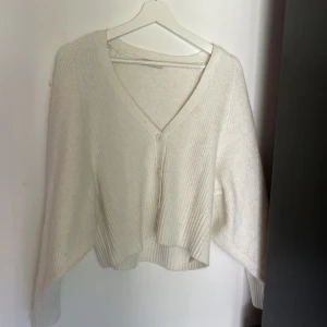 Stickad kofta  - Fin stickad kofta som passar till alla tillfällen 