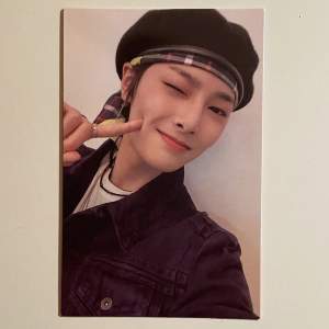 have: jeongins go live pc  want: 2nd slide 