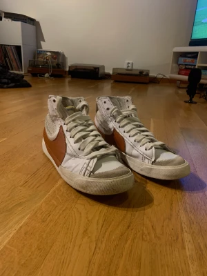 Nike Jumbo Blazers - Säljer dessa Nike Jumbo Blazers eftersom de inte kommer till användning lika mycket längre. Kan mötas upp i Stockholm eller fraktas (köpare står för frakten).