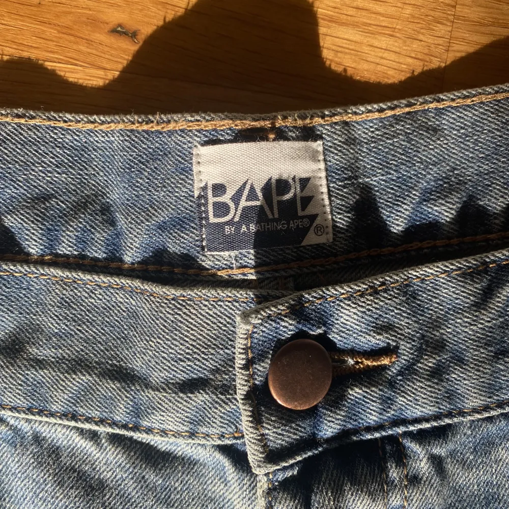 Bapesta jeans  Size: XL sitter som 32/32  Condition: 10/10 fint skick då jag har använt jeansen ett fåtal gånger! . Jeans & Byxor.