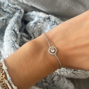 Lily and Rose armband - Perfekt skick 🤍