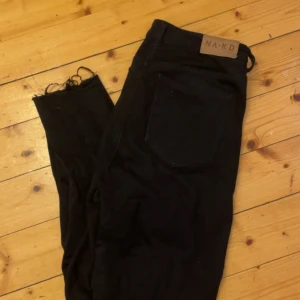 Jeans - Stretchiga jeans från NAKD