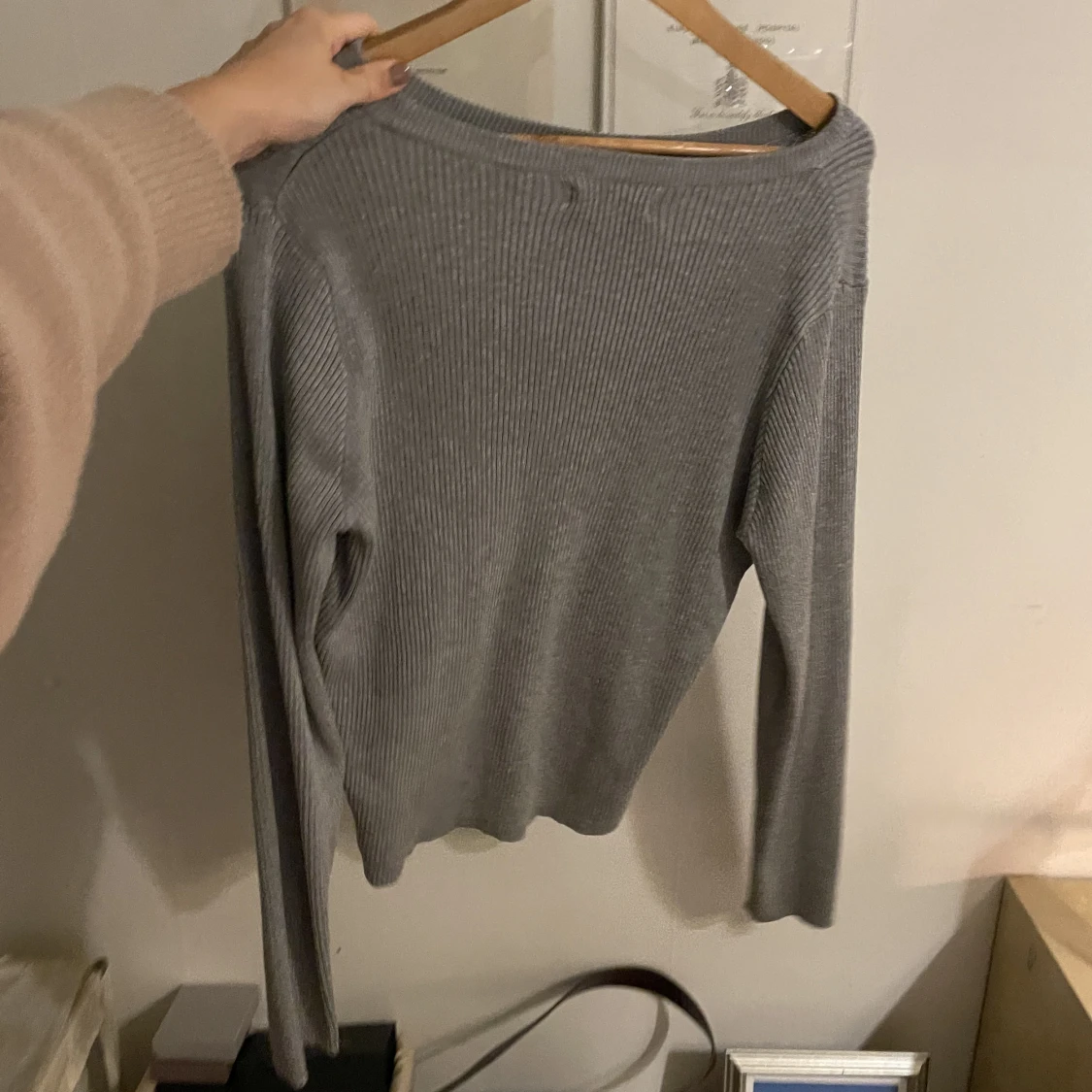 Ribbad stickad tröja 