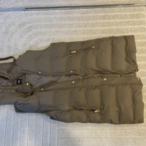 Väst - Stilig väst från Zara, använts 2 gånger tidigare