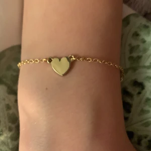 Armband - Jätte gulligt armband från ? Aldrig använts pågrund av att jag inte anväder guld smycken❤️ 