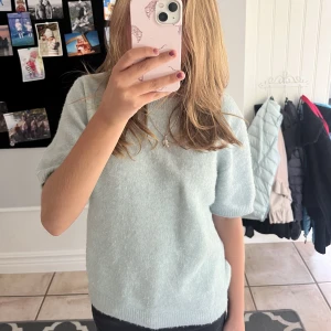 blå stickad t-shirt - blå stickad t-shirt från hm💓💓