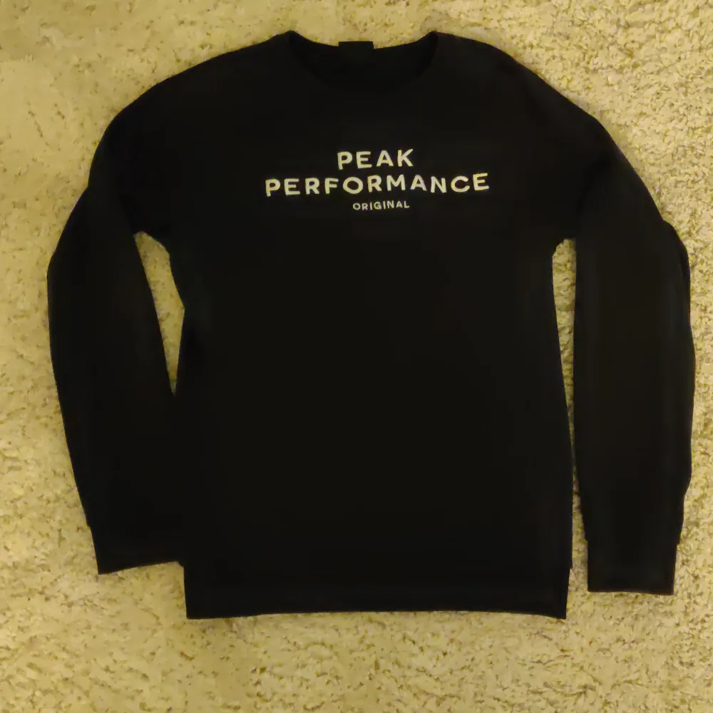 Säljer en tröja från Peak Performance 💕 de är i storlek 170❤️Bra sick 😘 skriv om ni vill ha mer info. Tröjor & Koftor.