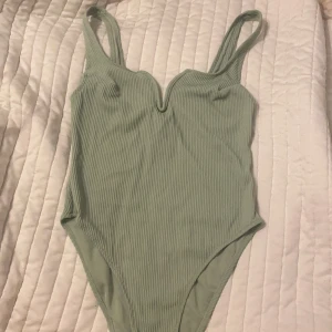 Body/baddräkt  - En baddräkt som är köpt på H&M men har använt som body💓