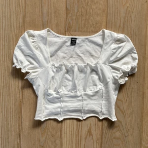 Söt topp - Så söt topp från Shein, aldrig använd då den inte är min stil:) 🤍