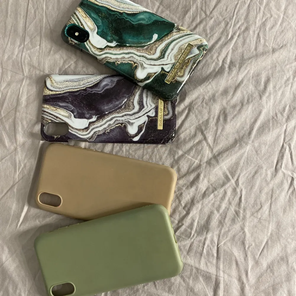 Iphone xs skal 50kr styck eller alla för 150kr. Accessoarer.