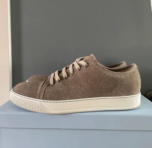 Lanvin skor - Säljer dessa riktigt sköna och sällsynta lanvin skorna. Skicket är 10/10 bara använda fåtal ggr. Pris kan diskuteras