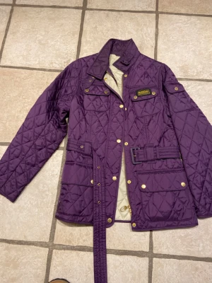 Barbour jacka  - Snygg höstjacka från Barbour. Sparsamt använd.  Storlek 36