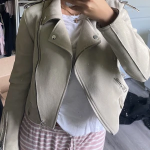 Mocka jacka från zara  - Storlek m men passar mig som är en s 