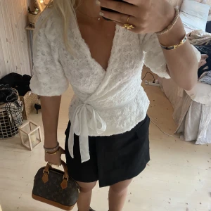 Blus - Super snygg men kommer tyvärr ej till andvändning!