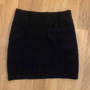 Svart Tight Kjol - Bra skick använt få gånger 