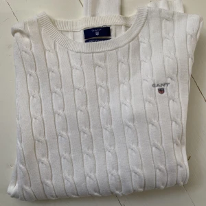 Gant tröja - Kabelstickad tröja från gant i storlek S. Ord pris 1299kr. Säljer för 200kr. Aldrig använd