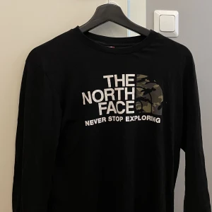 The north face - långärmad t shirt - X small men sitter som small, riktigt skön