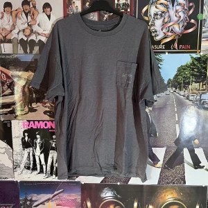 Vintage T-shirt  - Perfekt för dig som älskar fiske! Jätte bra Cond och har en stor fisk på ryggen! Dm vid frågor:)