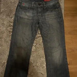 Ascoola Miss Sixty jeans som tyvärr inte kommer till användning längre. Asfet färg och sitter skit bra!! Kom Pm för fler bilder och använd gärna köp nu!!🌟🌟  