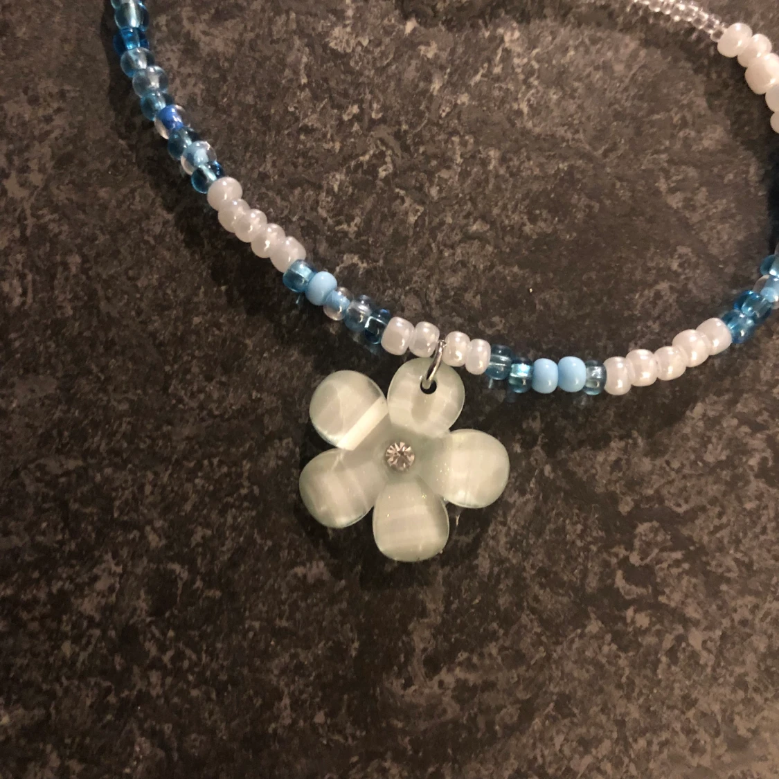 Flower necklace (blue)