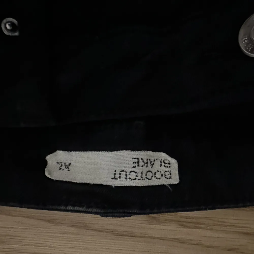 Svarta bootcut byxor från Cubus i strl XL . Jeans & Byxor.