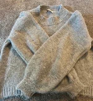 Stickad tröja - Underbar stickad tröja som är så mjuk och gosig, storlek M. 