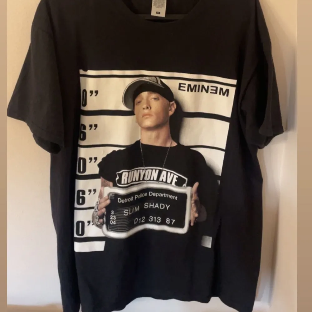 Eminem t-shirt i fint skick. Använd få gånger. Storlek M💓 100 kr + frakten. T-shirts.